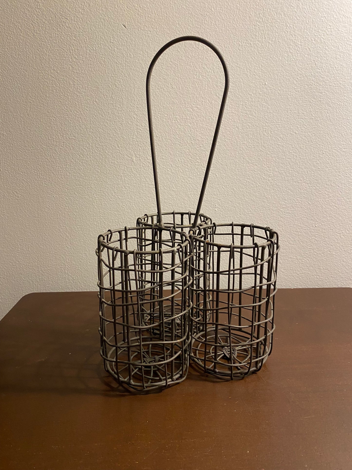 Metal silverware holder