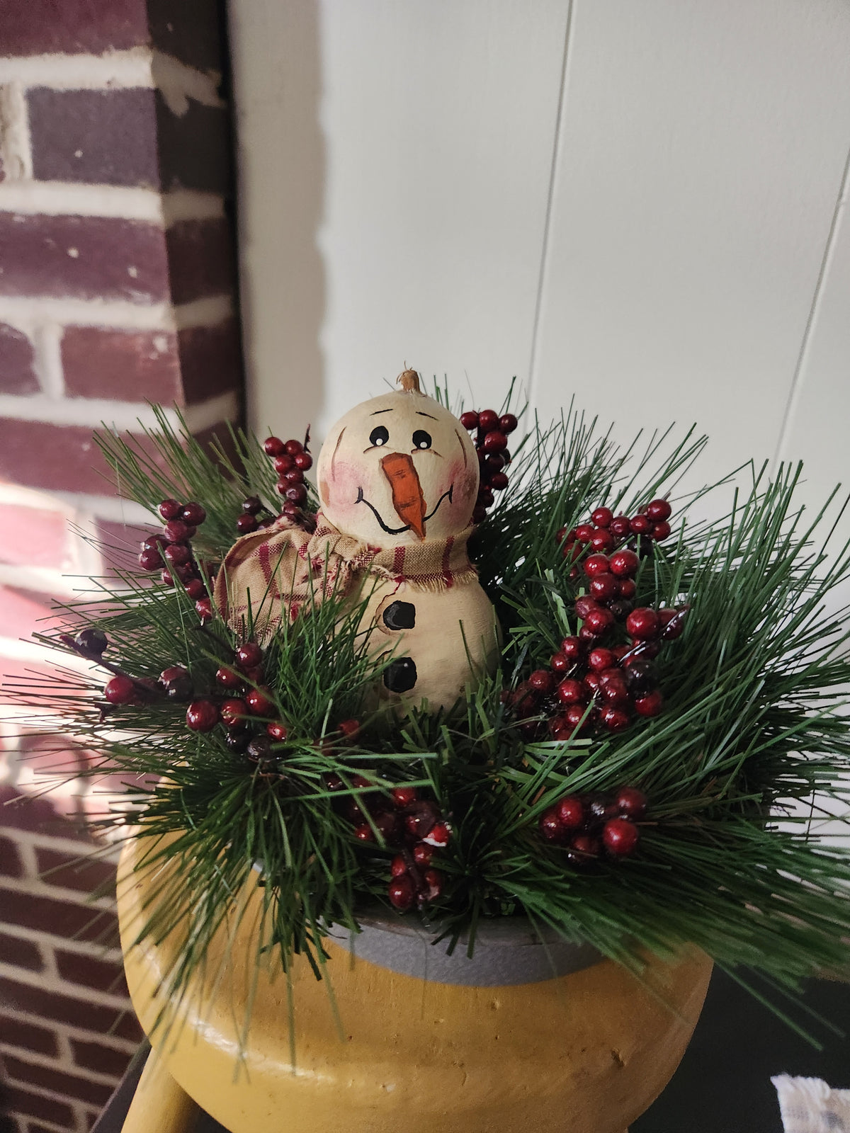 Gourd snowman arrangement in granite pan