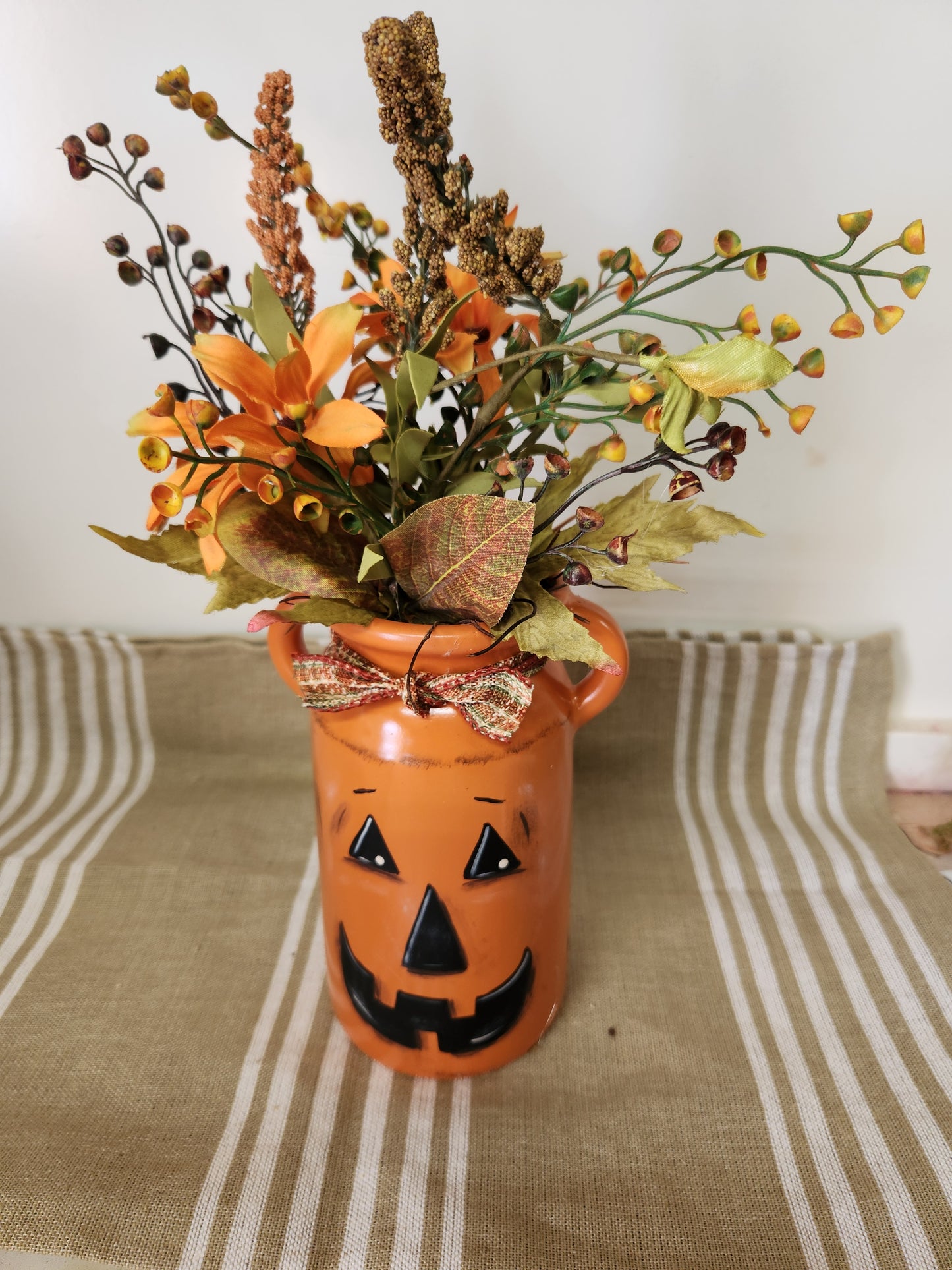 Jack-o-lantern arrangement