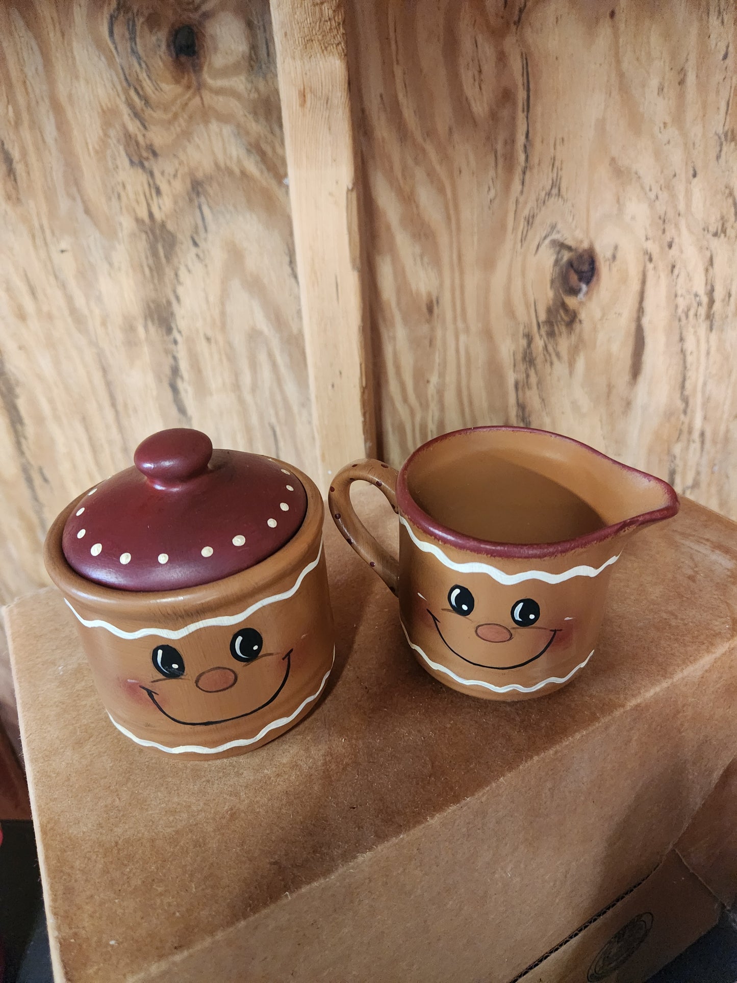 Gingerbread creamer and sugar set