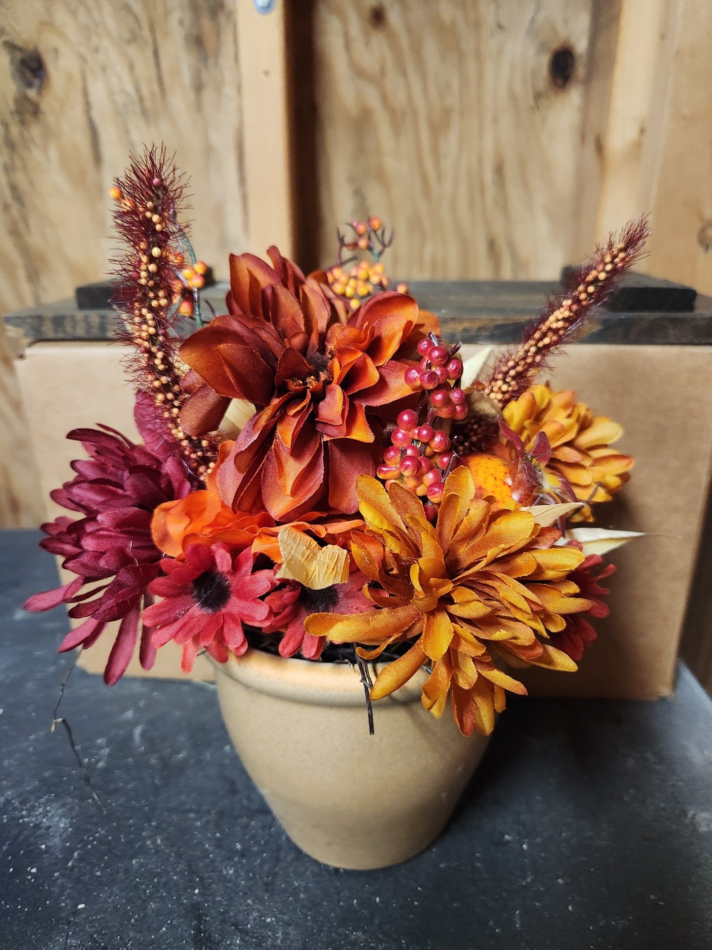 Arrangement in crock