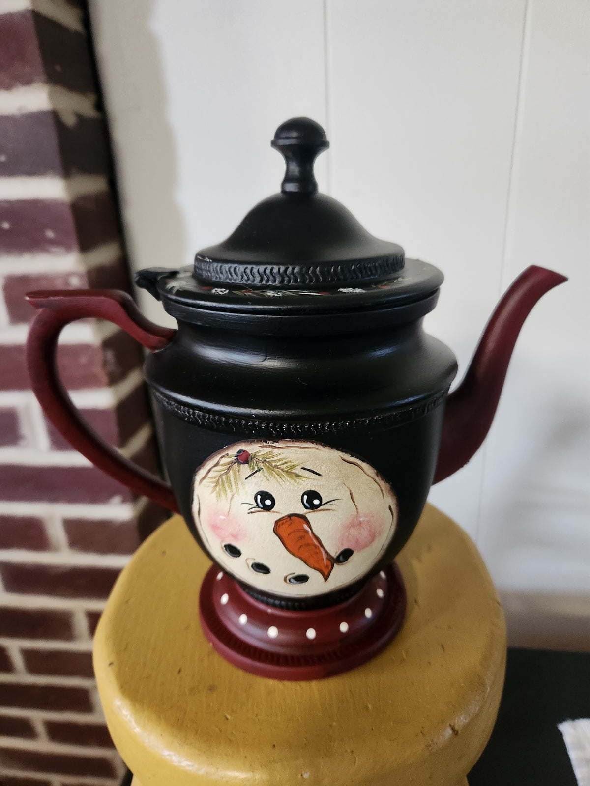 Black teapot with snowman