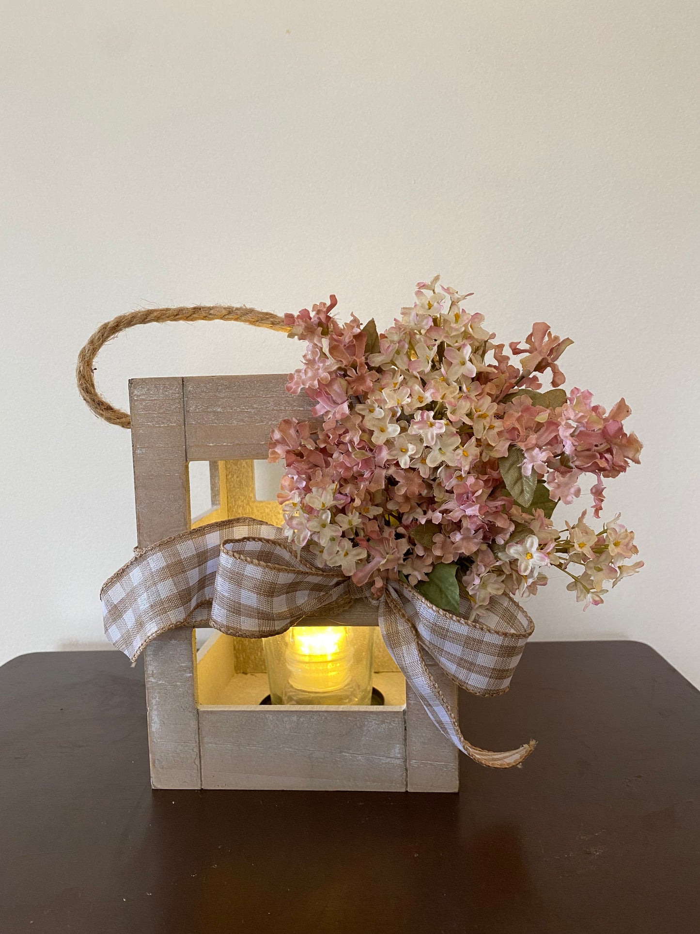 Wooden tea light box with pink flowers