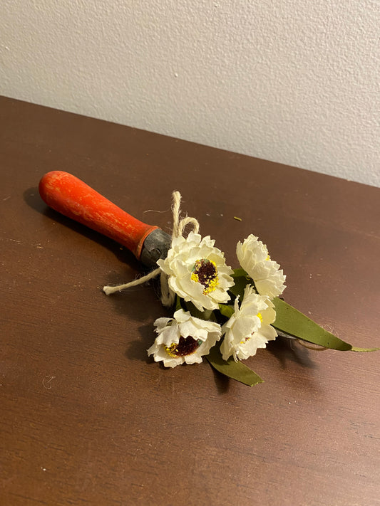 Beg peeler white flowers