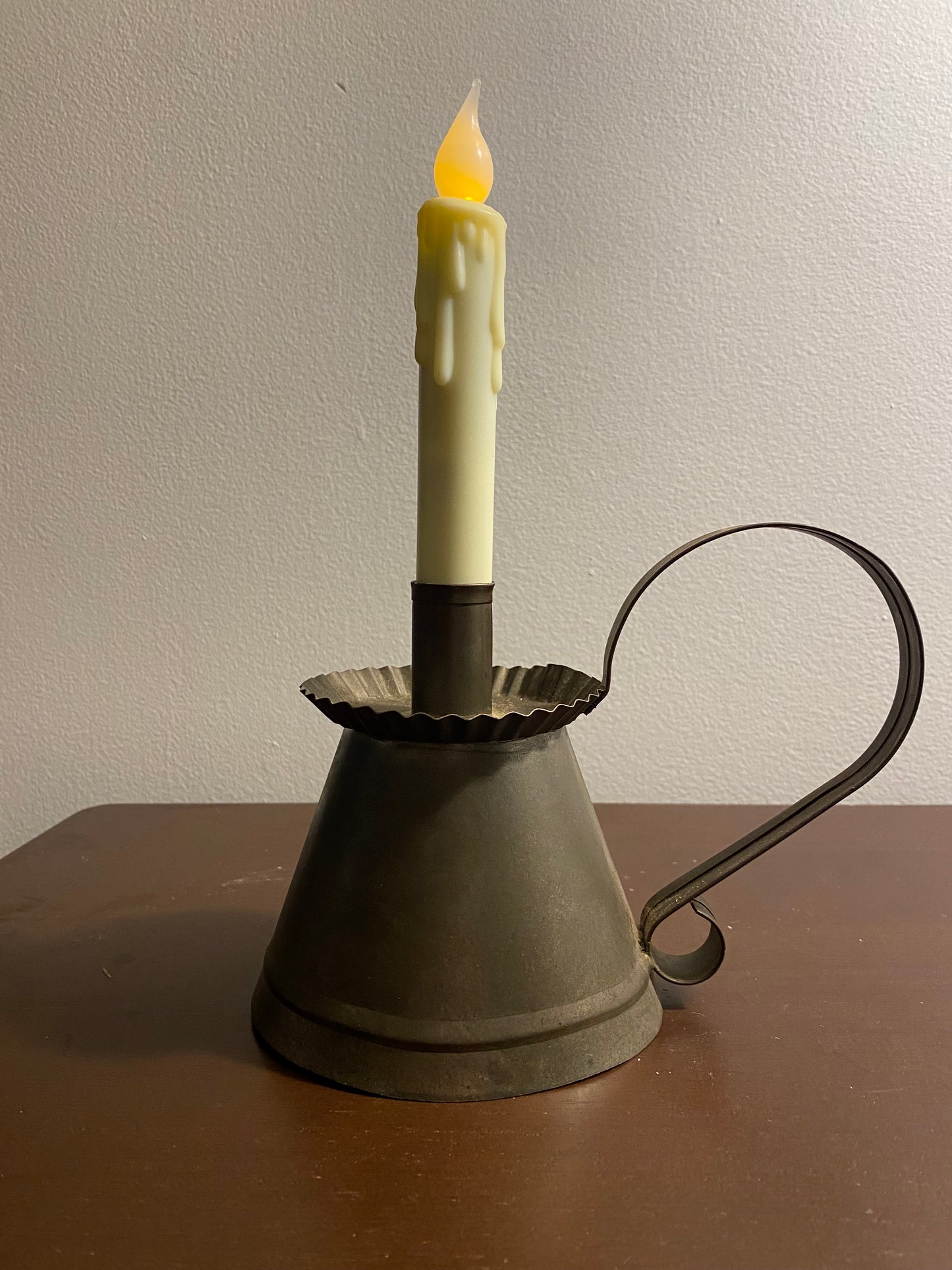 Metal candle holder w/candle