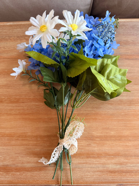 Flower bundle- blue & white