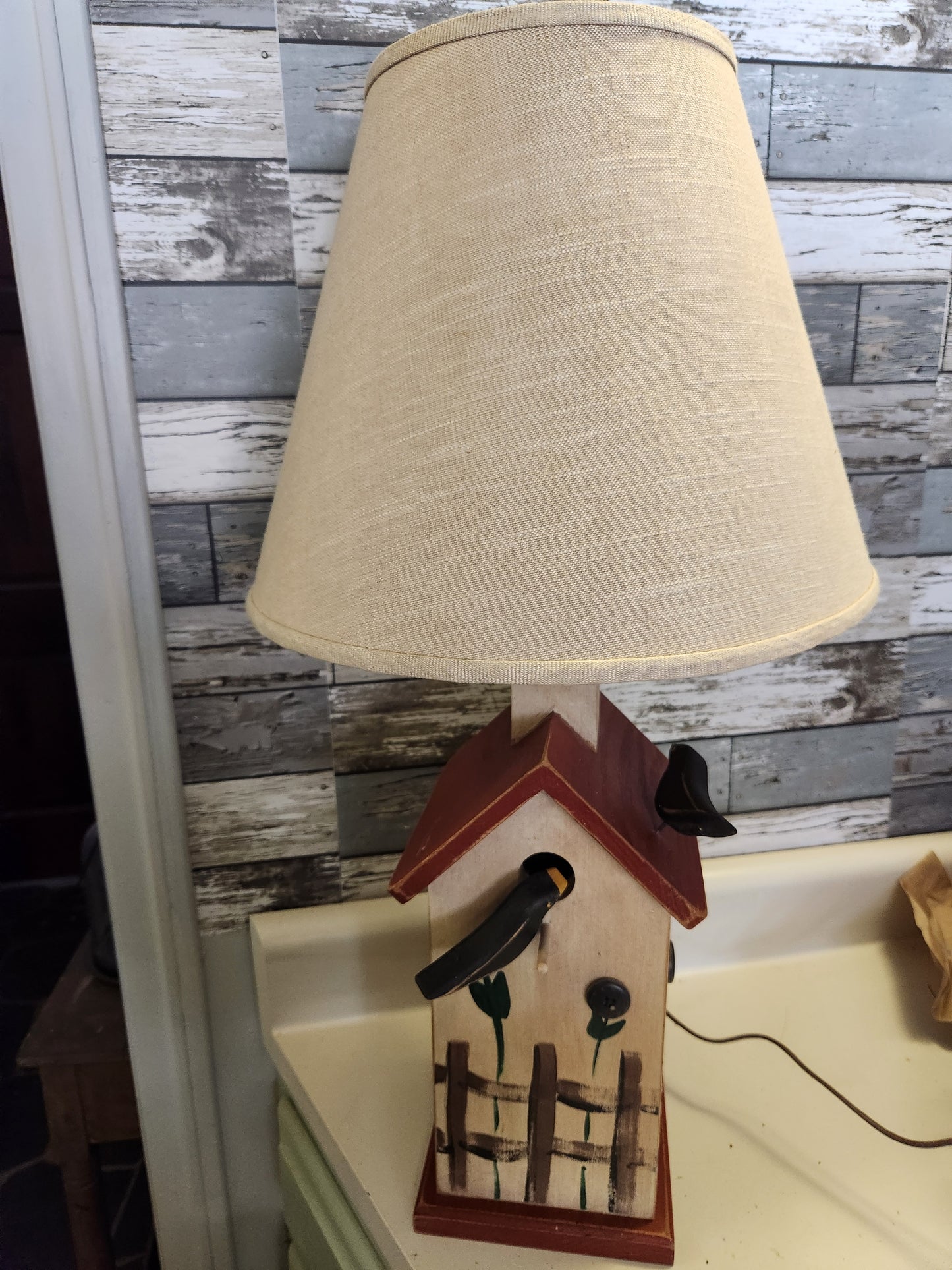 Birdhouse lamp
