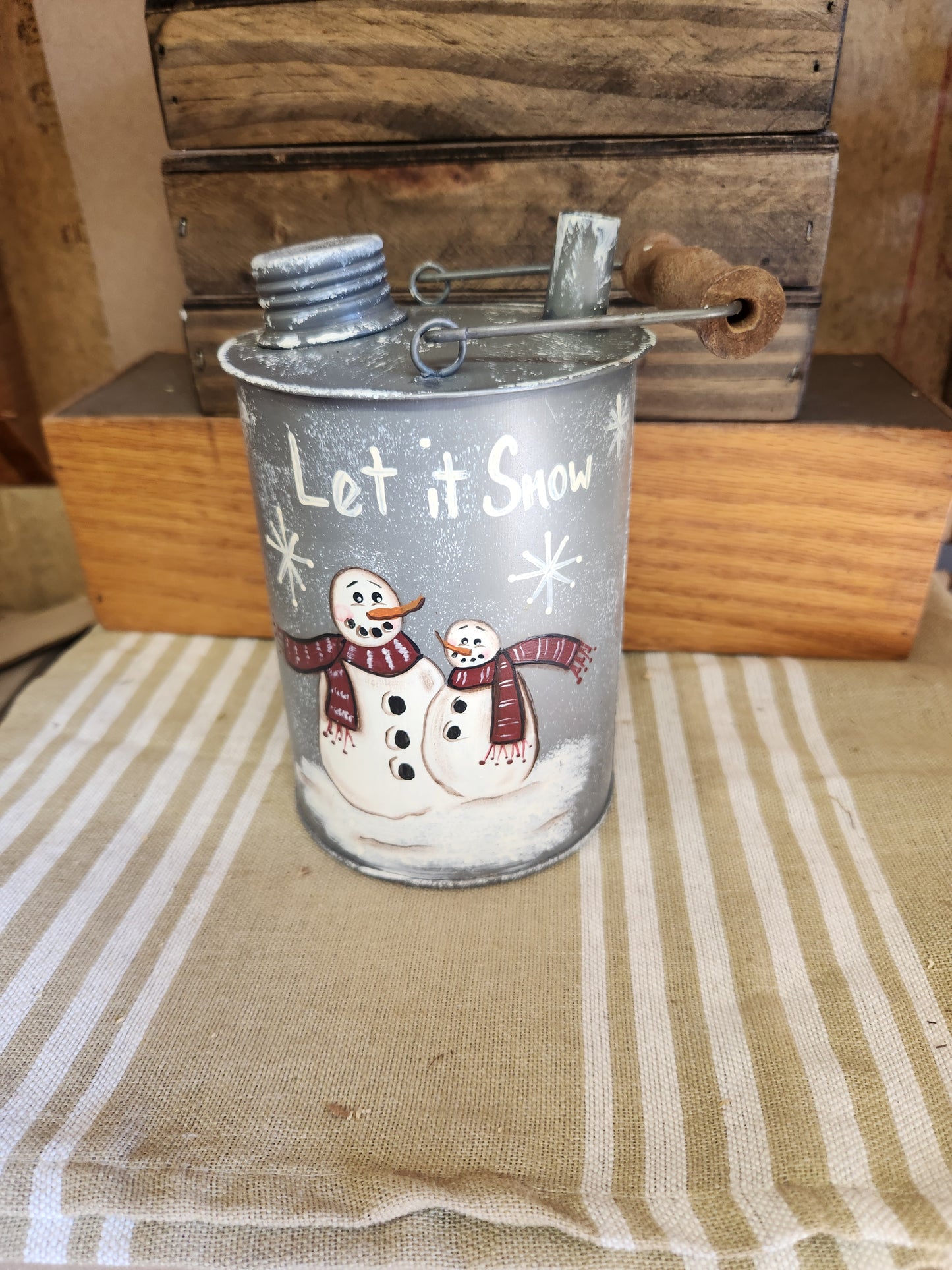 Small gas can with snowmen