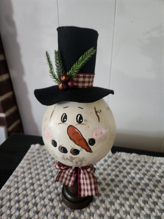 Gourd snowman on pedestal