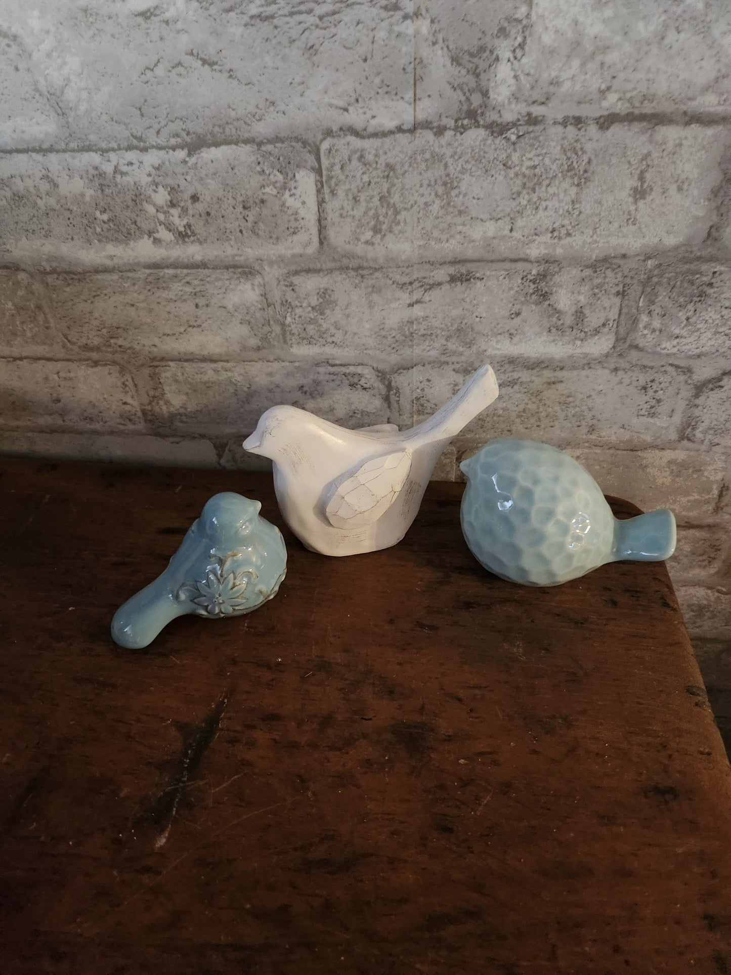 Gathering of 3 birds