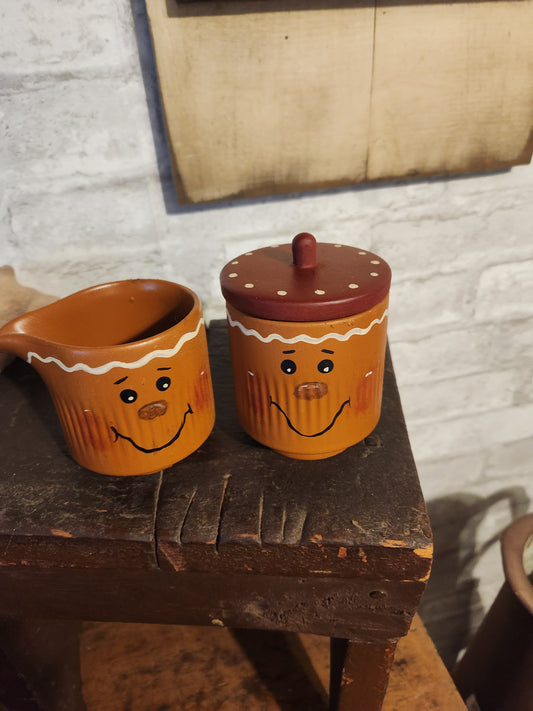 Gingerbread creamer and sugar set