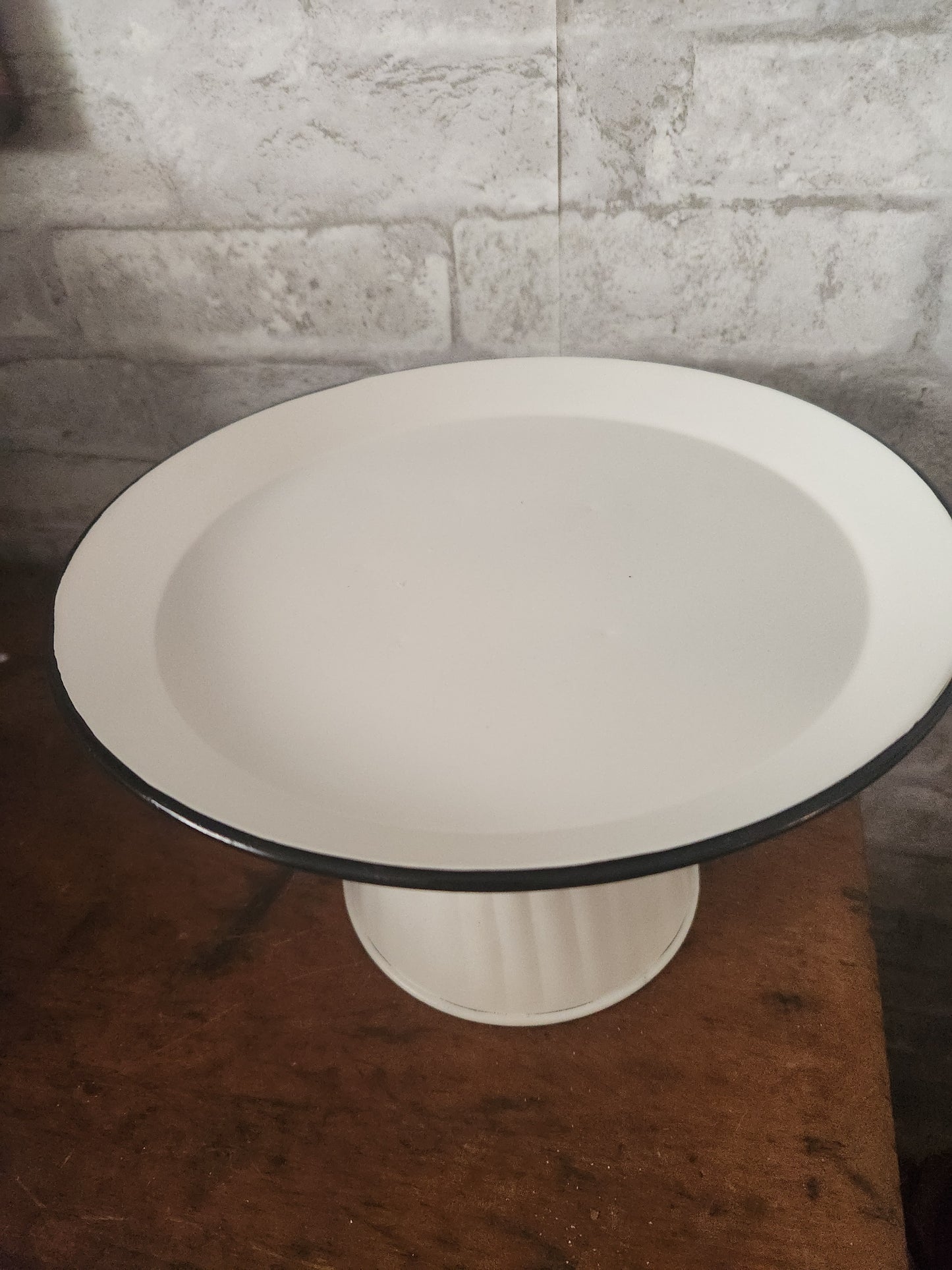 Enamel stand
