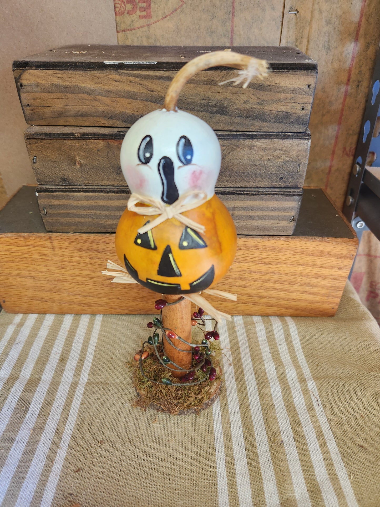 Jack-o-lantern and ghost on bobbin