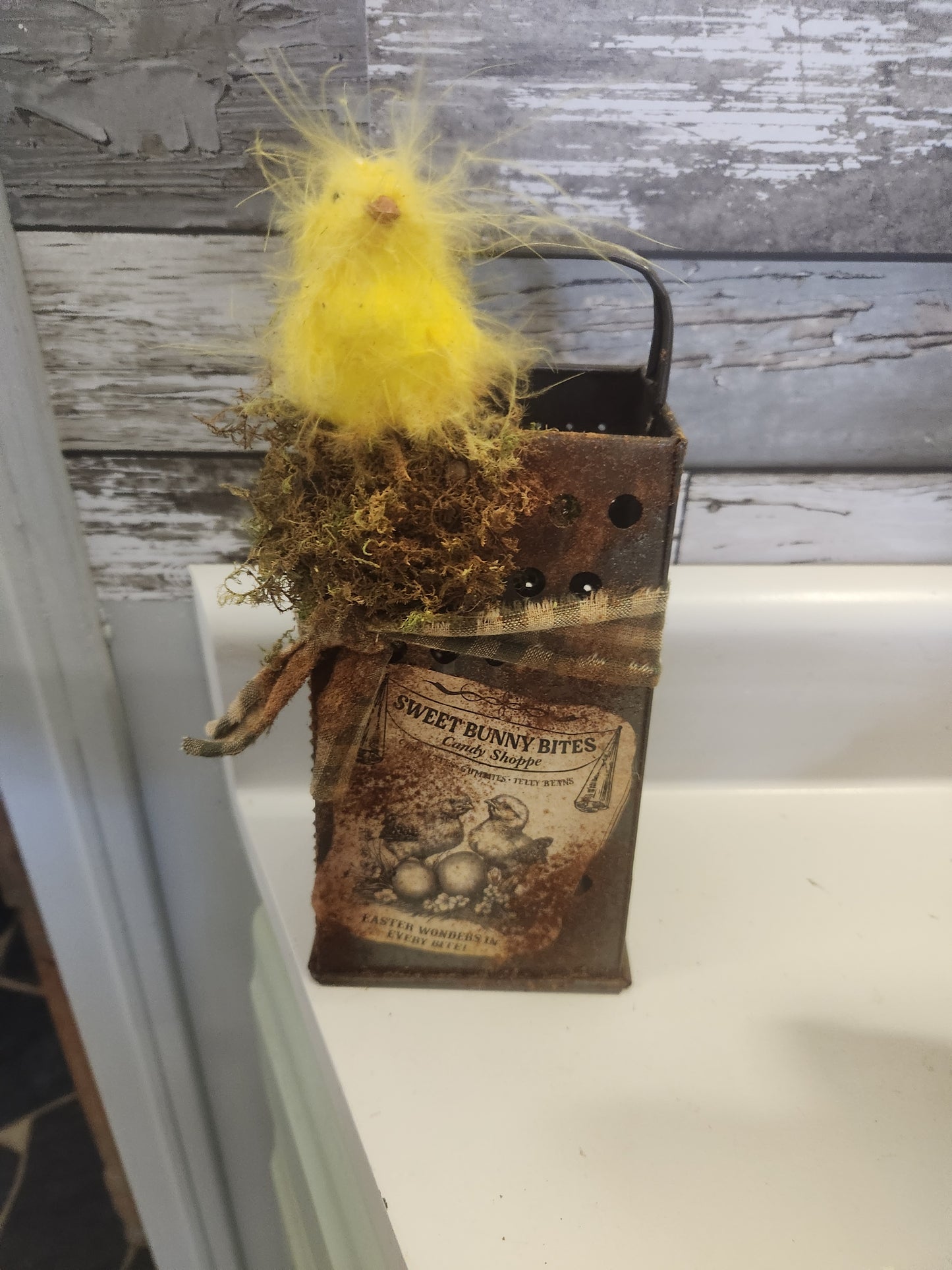Grater with chick