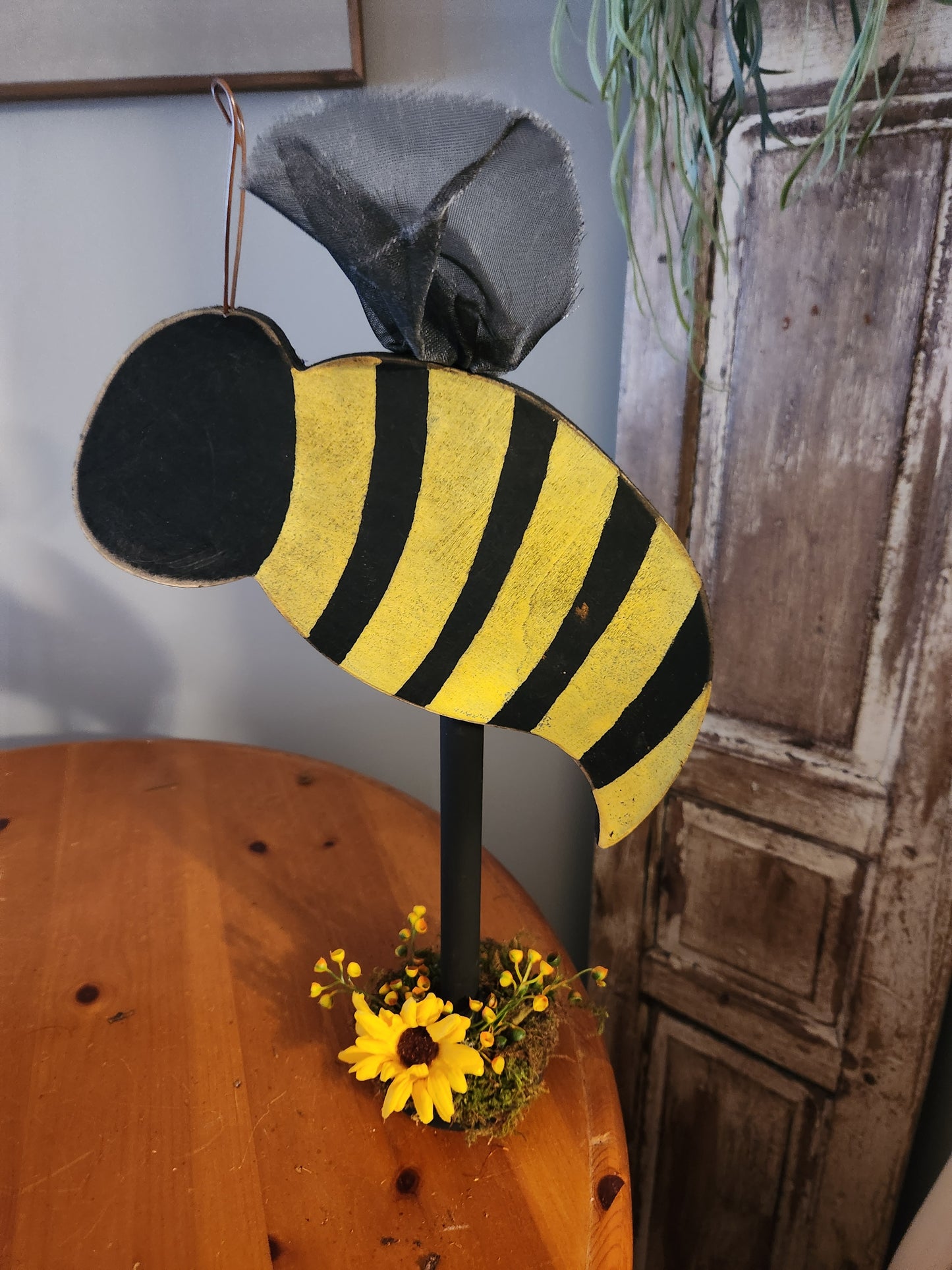 Bee on bobbin