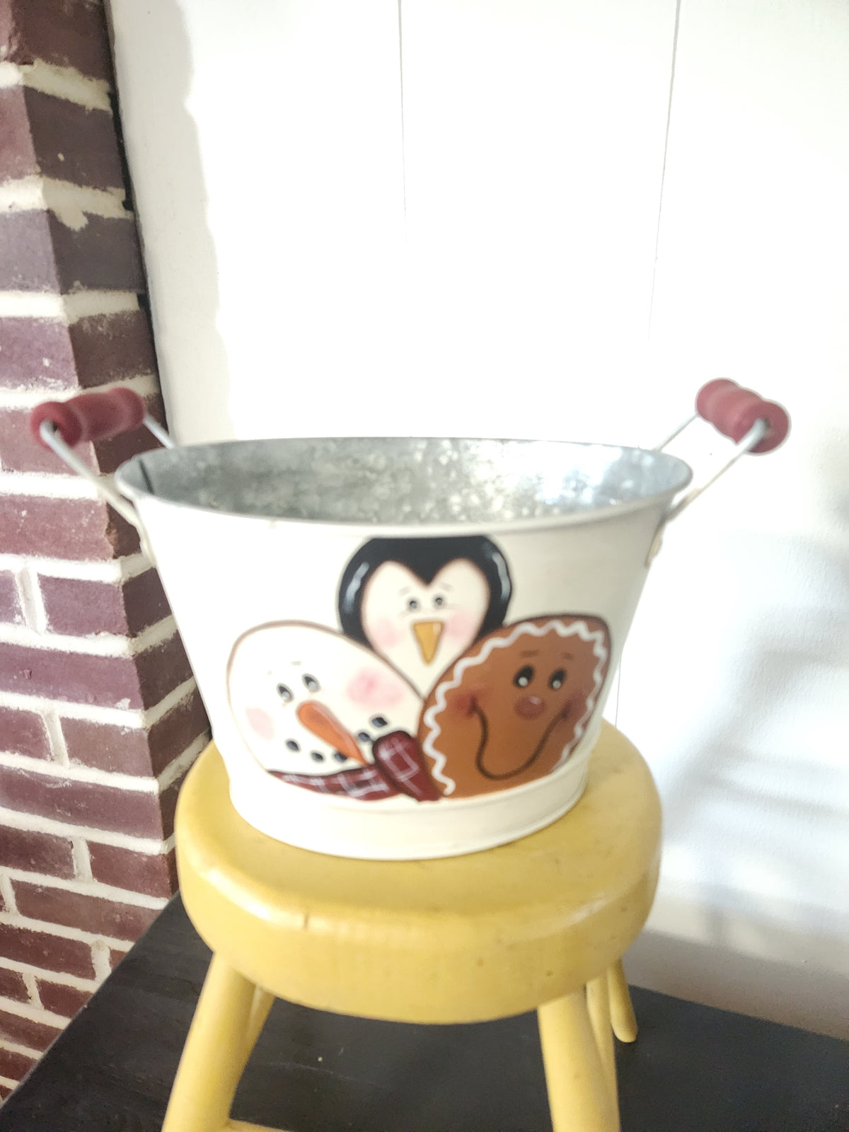 Galvanized pan with snowman gingerbread and penquin