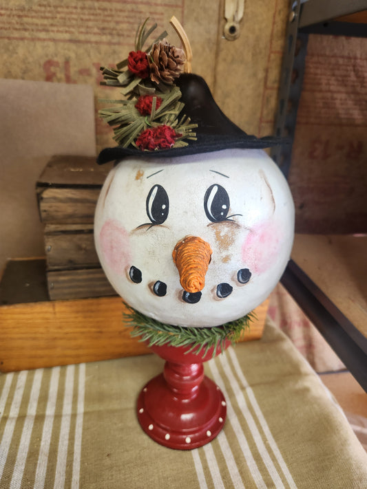 Gourd snowman on pedestal