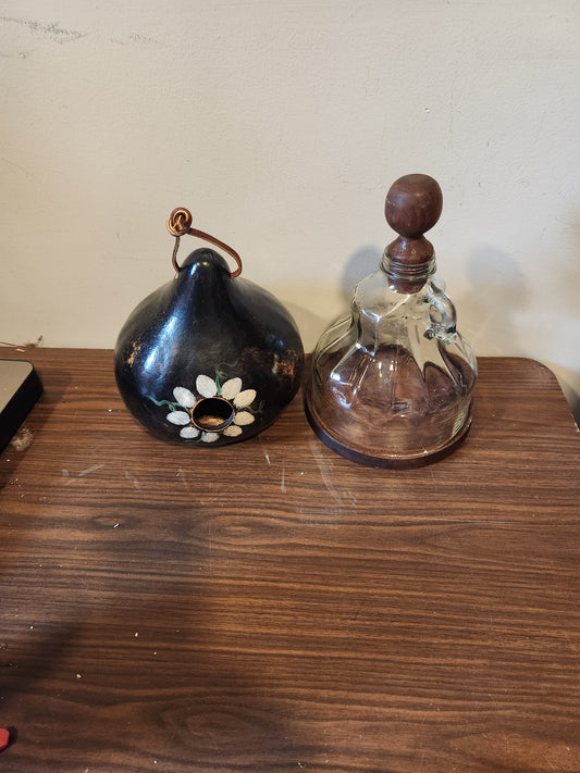 Black gourd and jug