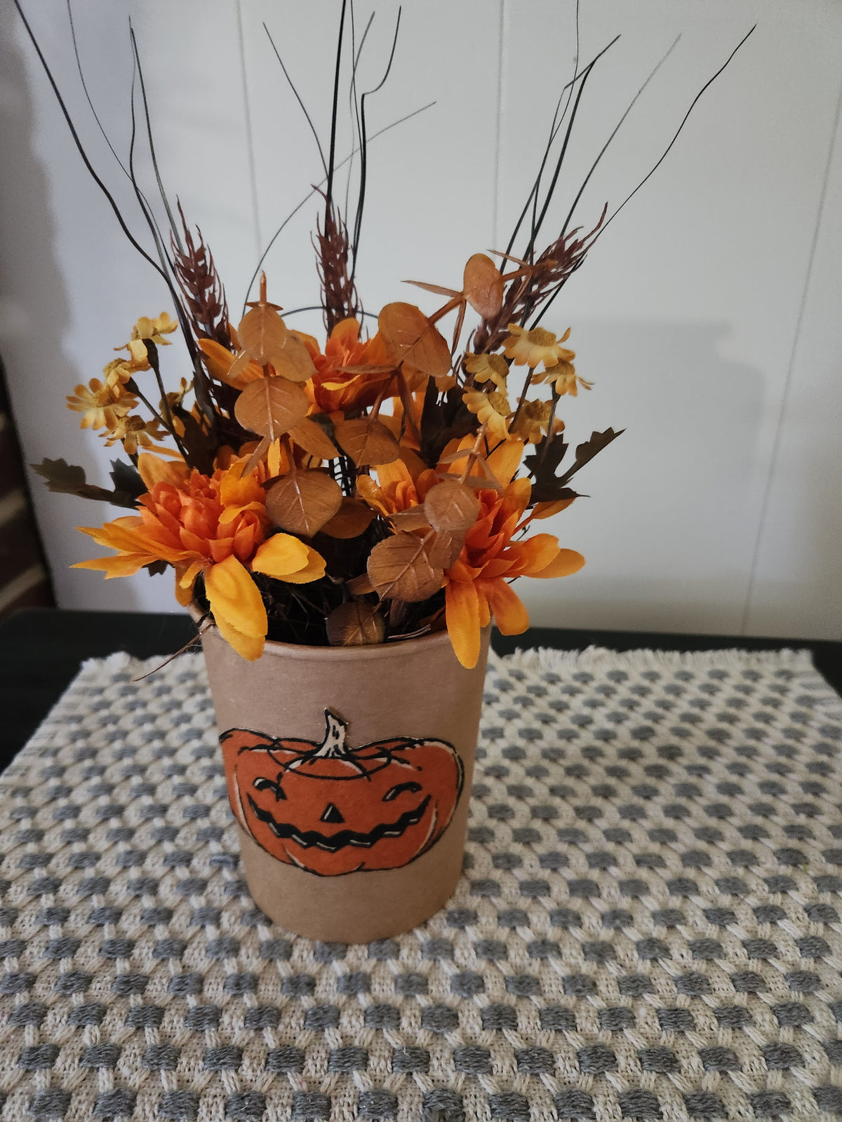 Jack-o-lantern arrangement