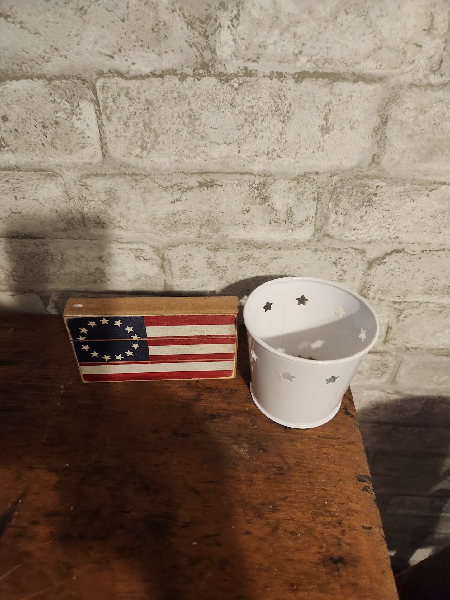 Long americana sign and tin