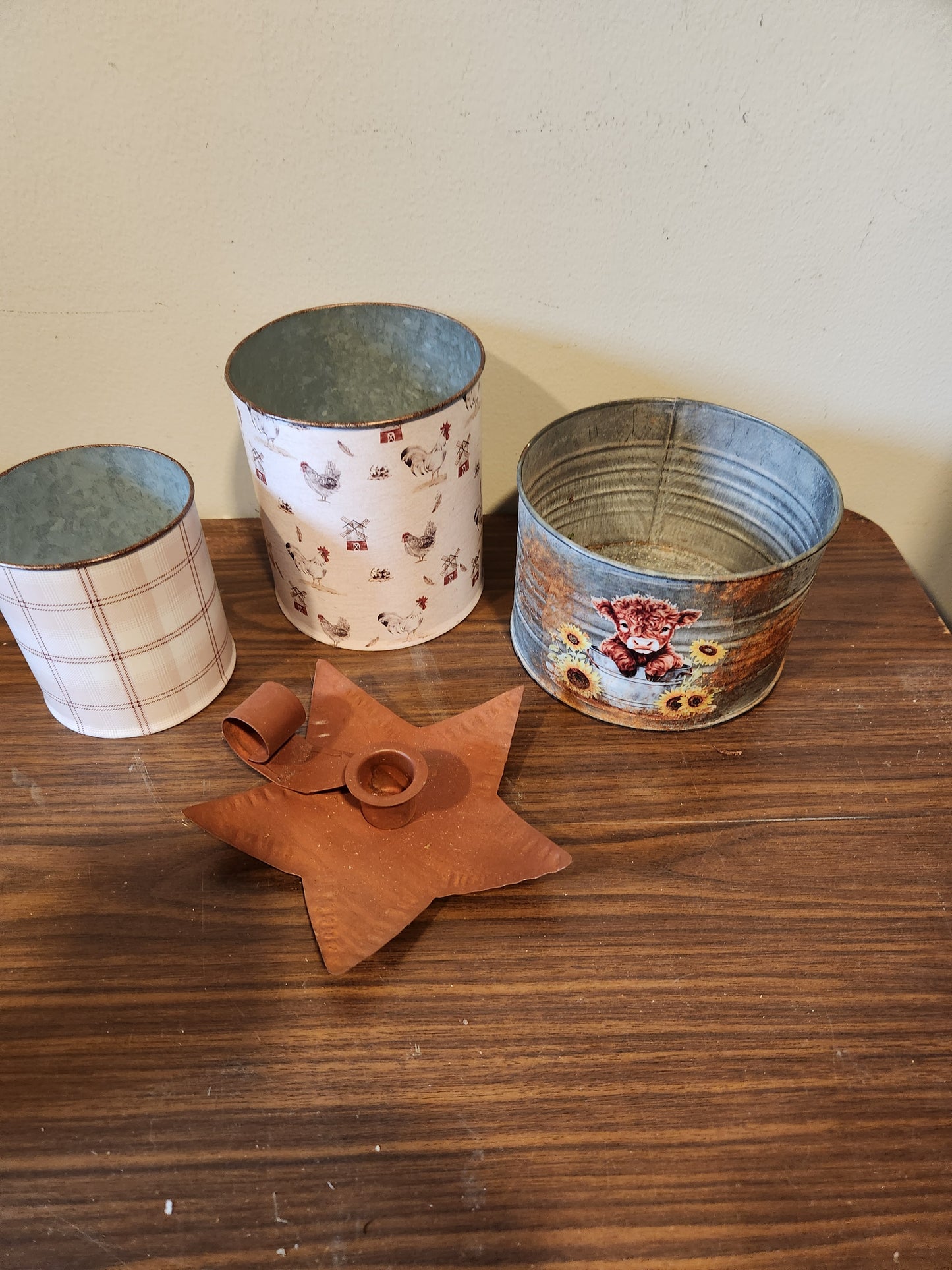 Decorative can bundle