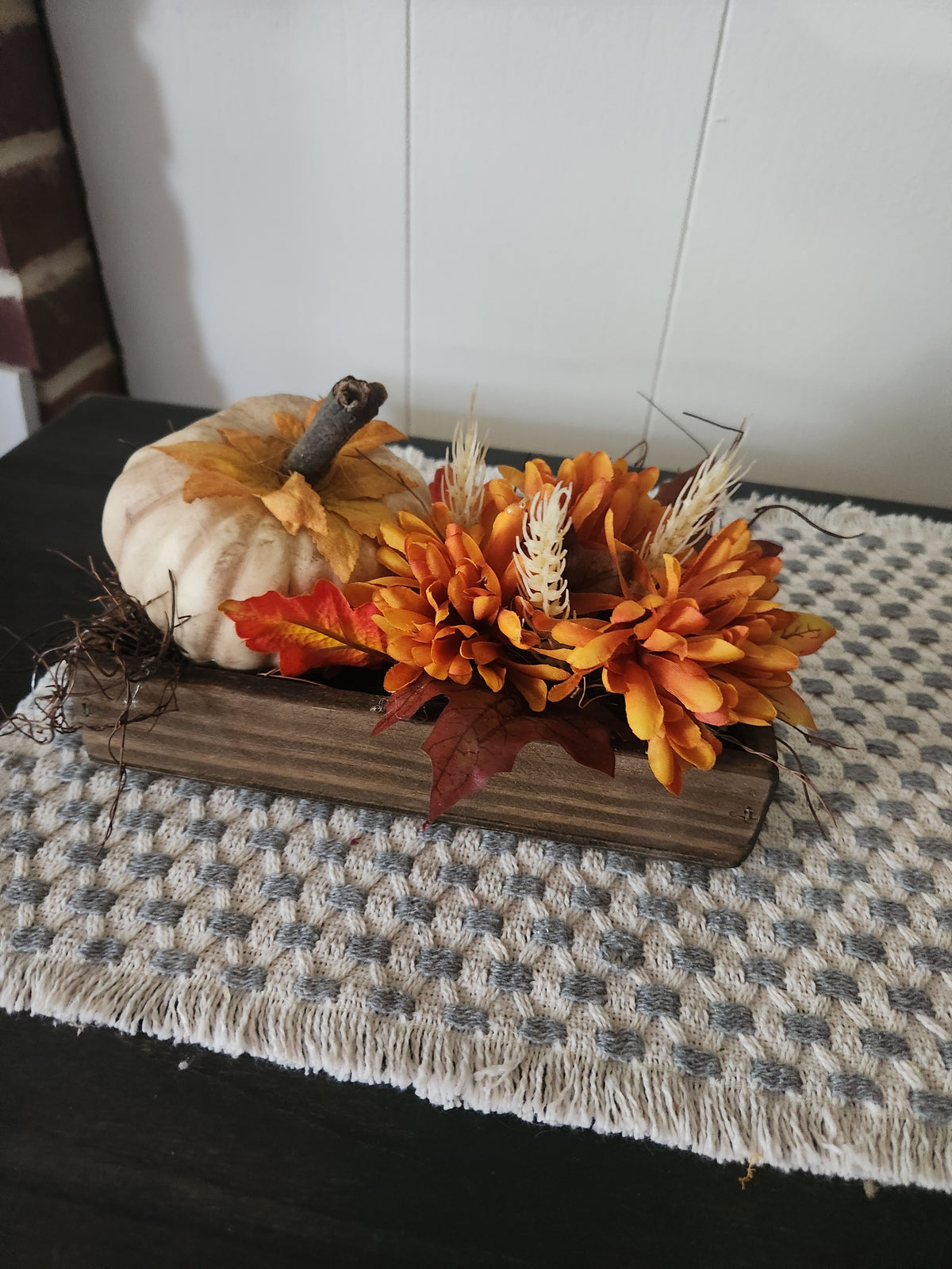 Arrangement in wooden box