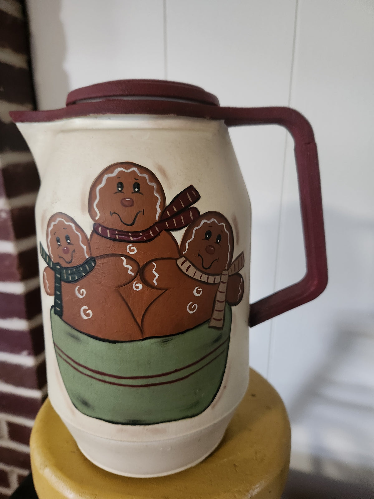 Carafe with 3 gingerbrea