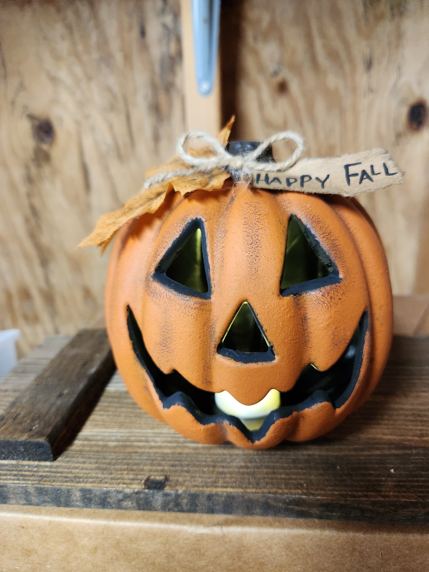 Jack-o-lantern that lights up