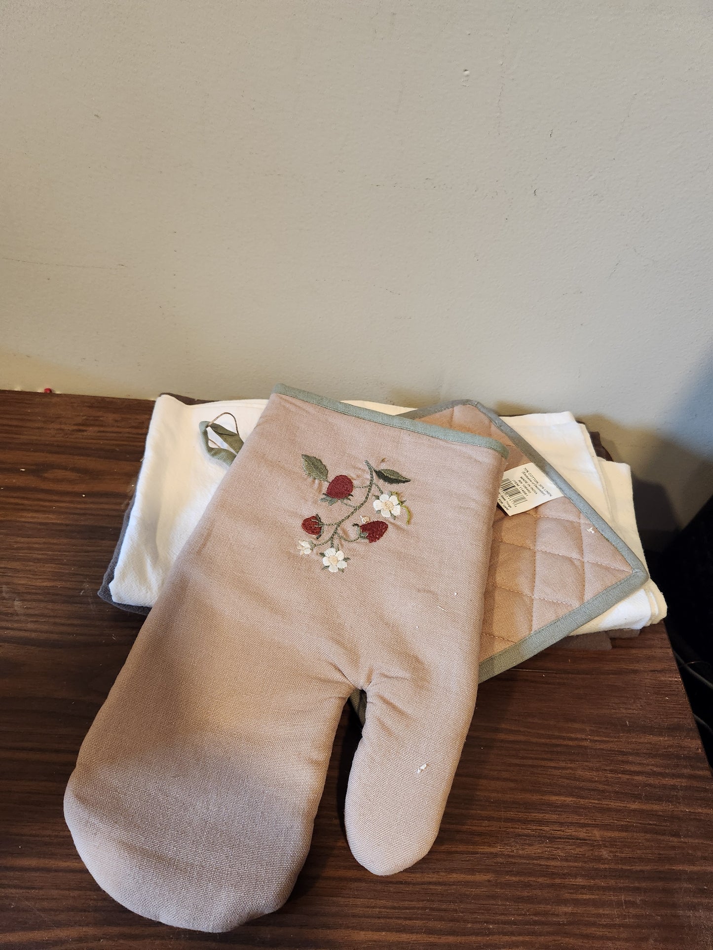Table runner and strawberry potholder