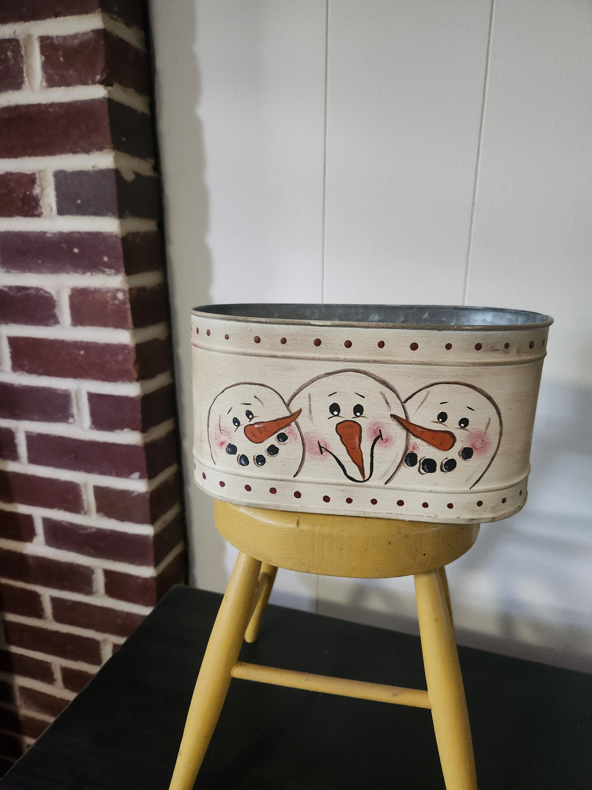 Galvanized pan with 3 snowmen
