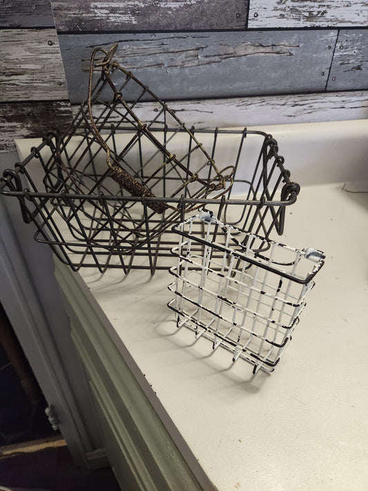 Gathering of wire baskets